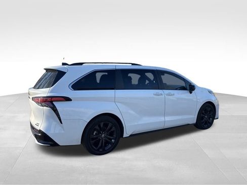 Used 2023 Toyota Sienna XSE image 8