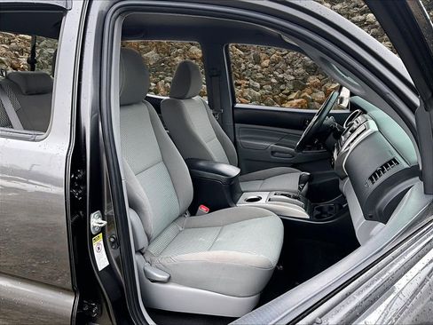 Used 2013 Toyota Tacoma 4x4 Double Cab w/ SR5 Pkg image 7