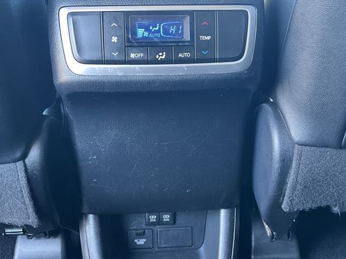 Used 2019 Toyota Highlander XLE image 29