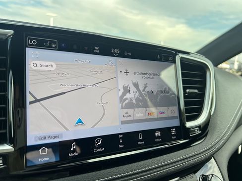 New 2026 Chrysler Pacifica Limited w/ S Appearance Package image 36