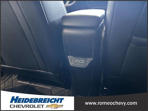 Used 2022 Chevrolet Bolt EUV LT w/ Convenience Package image 16