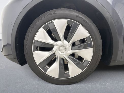 Used 2021 Tesla Model Y Long Range AWD/4WD image 25