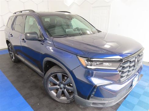 Used 2025 Honda Pilot Sport image 5