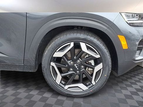 Certified 2024 Kia Seltos SX w/ SX Sunroof Package image 11