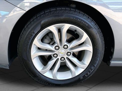 Used 2019 Chevrolet Cruze LT w/ Convenience Package FWD image 11