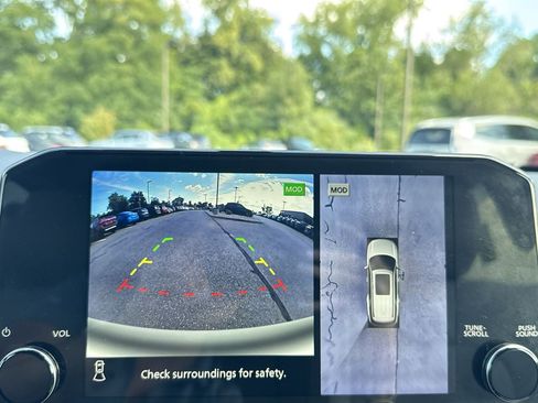 Used 2024 Nissan Pathfinder SL image 18