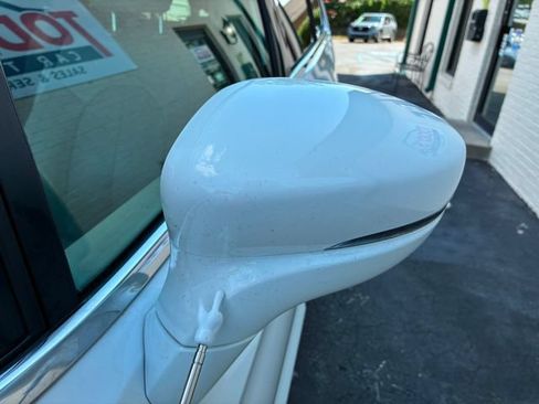 Used 2021 Chrysler Pacifica Touring-L FWD image 35