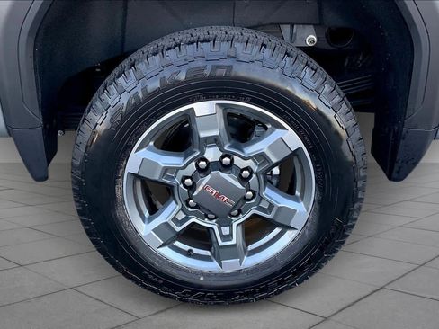 Used 2025 GMC Sierra 2500 SLT w/ SLT Convenience Package image 10