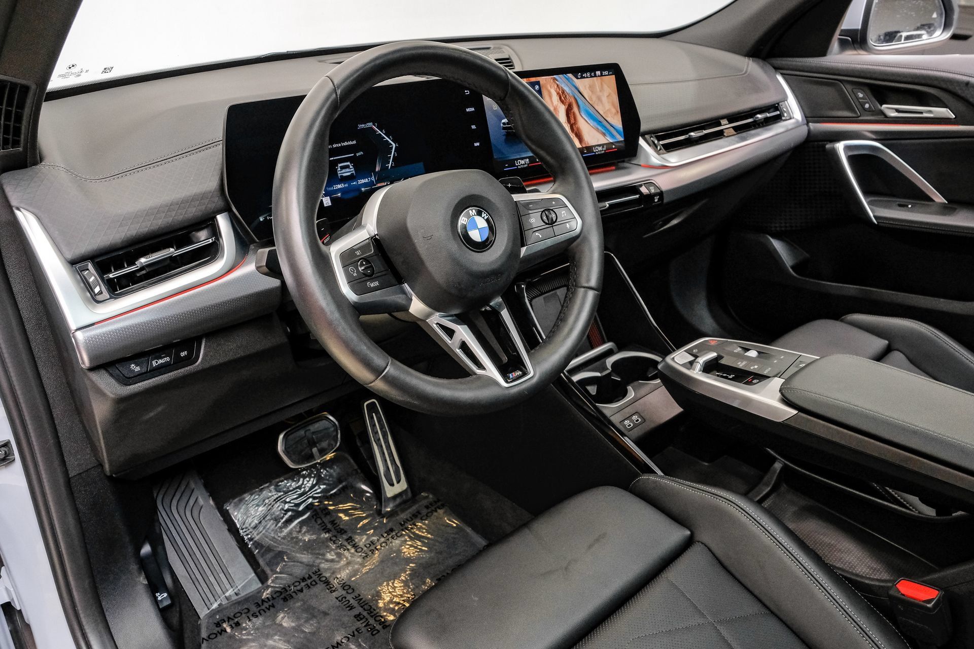 Used 2025 BMW X2 xDrive28i AWD/4WD image 3