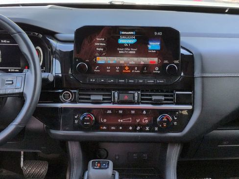 Used 2022 Nissan Pathfinder Platinum w/ Cargo Package FWD image 17