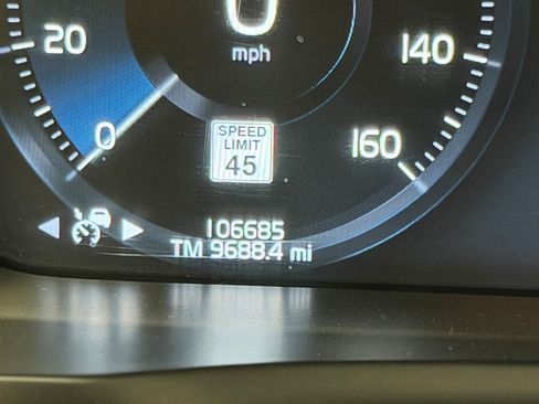 Used 2018 Volvo XC90 T6 Momentum w/ Convenience Package image 30