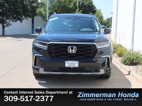 Certified 2025 Honda Pilot Touring image 4