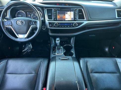 Used 2018 Toyota Highlander Limited image 3