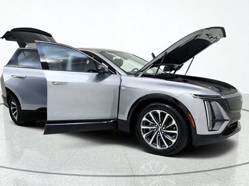 Used 2024 Cadillac Lyriq Sport RWD image 11