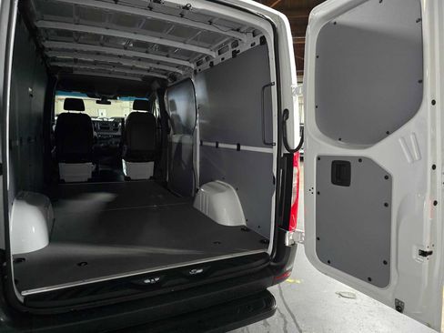 Used 2025 Mercedes-Benz Sprinter 2500 image 18