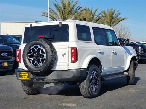 New 2025 Ford Bronco Outer Banks image 4