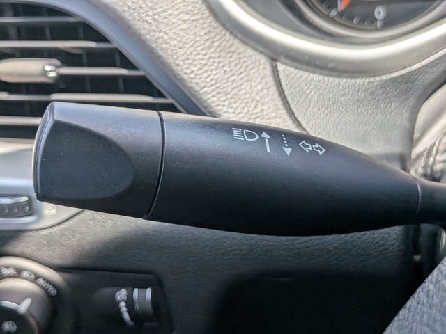 Used 2018 Jeep Cherokee Latitude FWD image 27