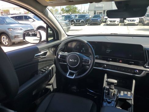 Used 2025 Kia Sportage EX FWD image 21