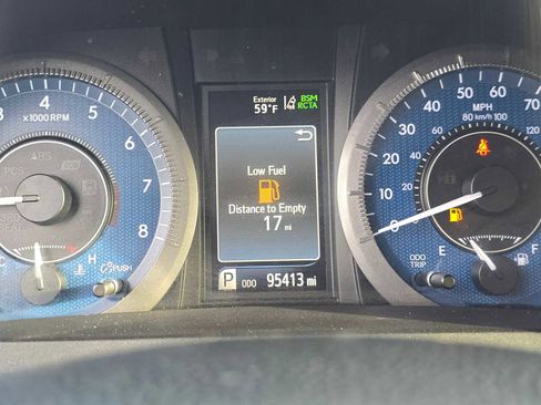 Used 2019 Toyota Sienna Limited image 26