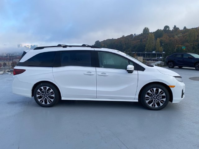 New 2026 Honda Odyssey Elite image 3