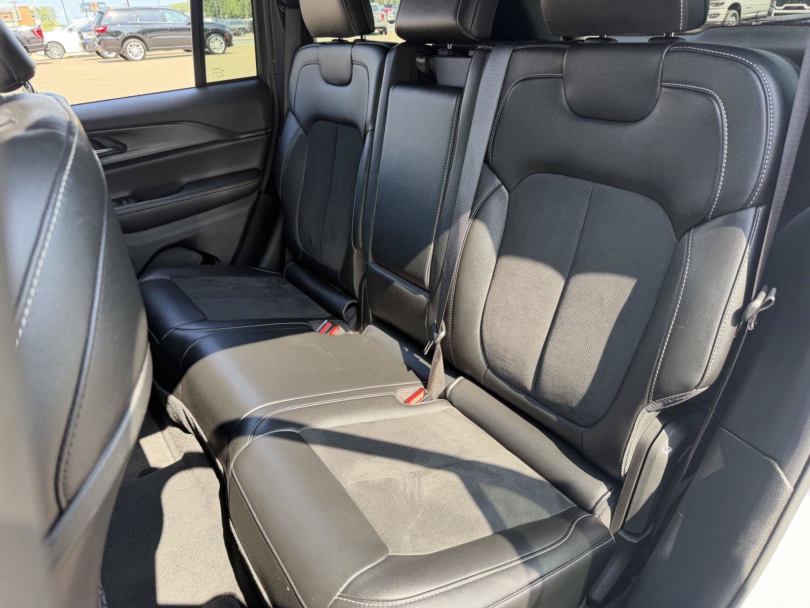 Certified 2024 Jeep Grand Cherokee Altitude AWD/4WD image 18