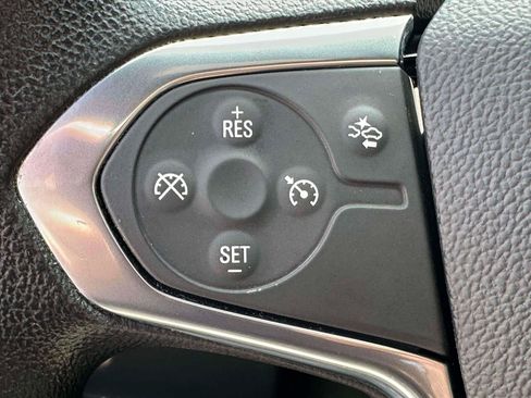 Used 2023 Chevrolet Traverse LS AWD/4WD image 18