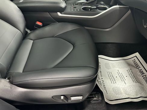 Used 2025 Toyota Highlander XLE image 65