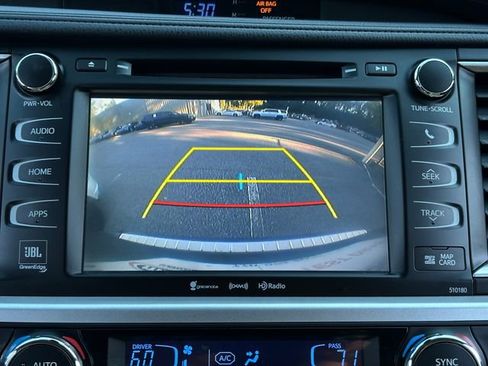 Used 2017 Toyota Highlander Limited image 27