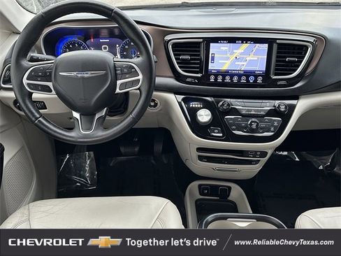 Used 2017 Chrysler Pacifica Touring-L Plus image 11