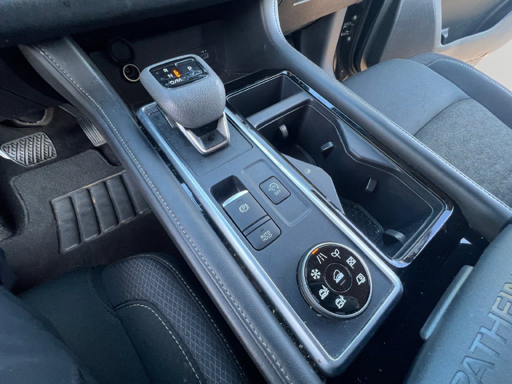 Used 2025 Nissan Pathfinder SV AWD/4WD image 18