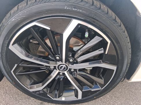 Used 2024 Nissan Altima 2.5 SR w/ SR Premium Package FWD image 9