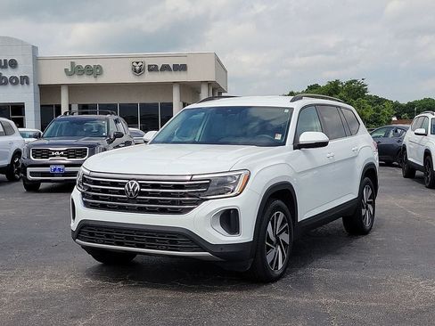 Used 2025 Volkswagen Atlas SE AWD/4WD image 2