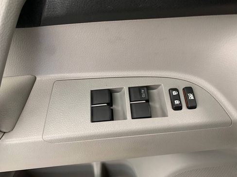 Used 2013 Toyota Highlander Plus FWD image 21