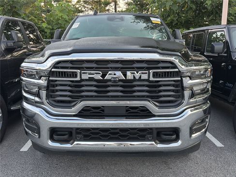 Used 2026 RAM 2500 Big Horn AWD/4WD image 2