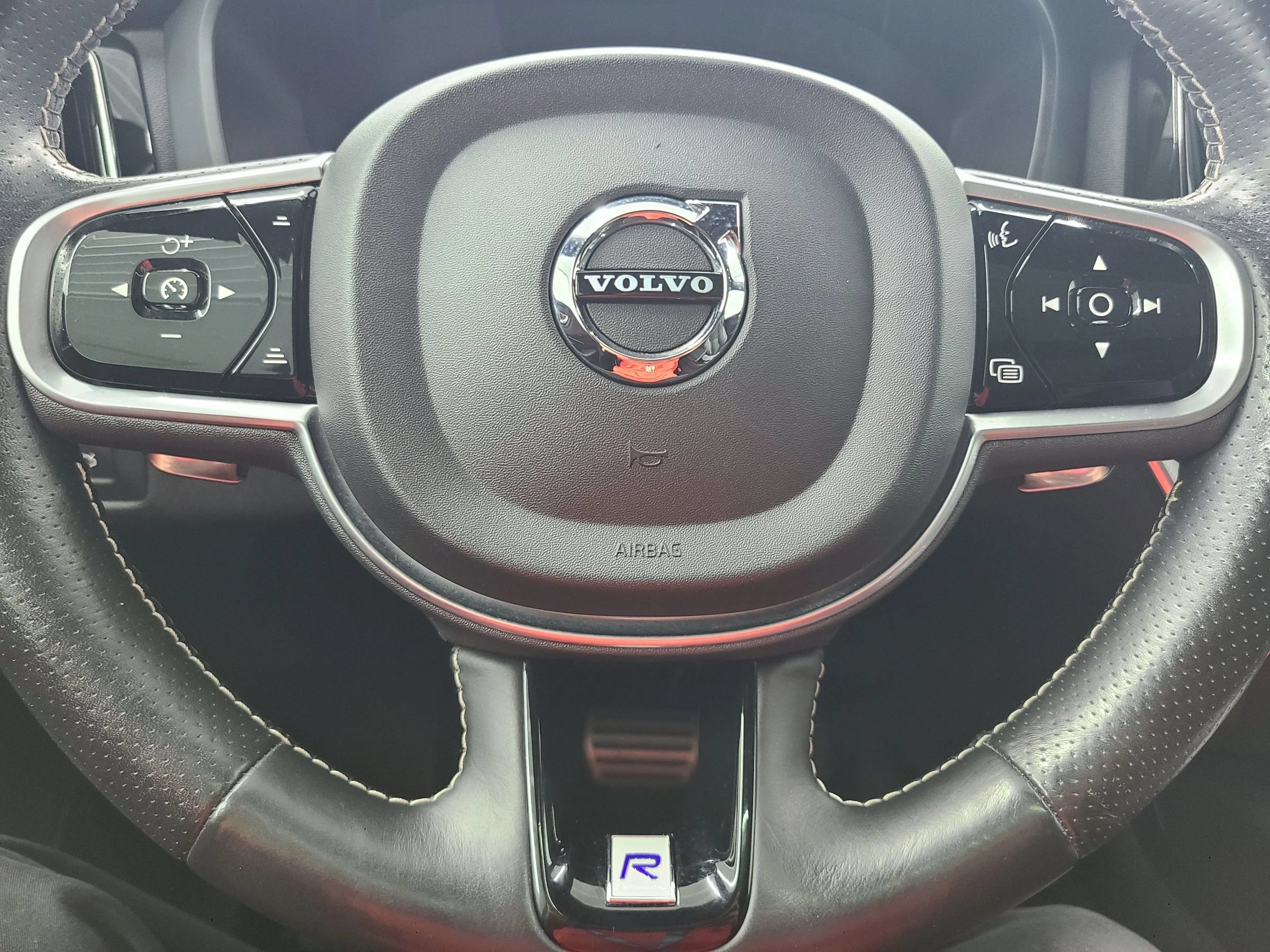Used 2019 Volvo XC60 T5 R-Design AWD/4WD image 29