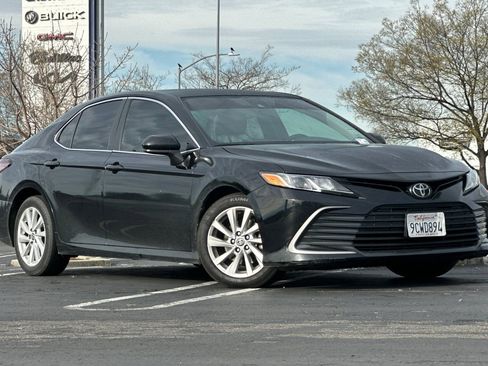 Used 2023 Toyota Camry LE image 2