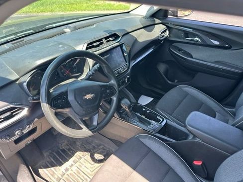 Used 2022 Chevrolet TrailBlazer LT w/ Convenience Package FWD image 3
