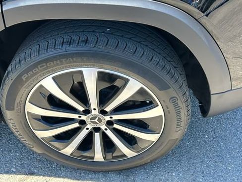 Used 2022 Mercedes-Benz GLB 250 w/ Premium Package Lite image 6