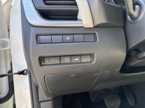 Certified 2023 Nissan Rogue SV w/ SV Premium B Package AWD/4WD image 17