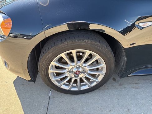 Used 2018 FIAT 124 Spider Classica w/ Technology & Siriusxm Group image 9