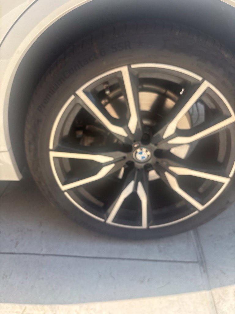 Used 2021 BMW X7 xDrive40i w/ M Sport Package AWD/4WD image 9