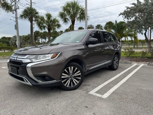 Used 2019 Mitsubishi Outlander LE AWD/4WD image 2