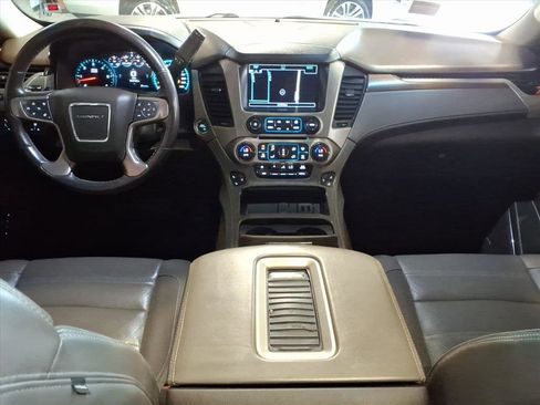 Used 2019 GMC Yukon XL Denali image 18