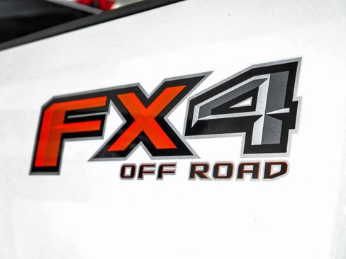 Used 2022 Ford F250 Platinum w/ FX4 Off-Road Package AWD/4WD image 47