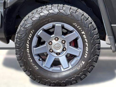 Used 2014 Toyota FJ Cruiser 4WD w/ Upgrade Package image 12