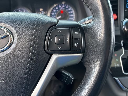 Used 2017 Toyota Sienna XLE image 26