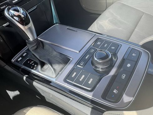 Used 2014 Hyundai Equus Signature RWD image 12