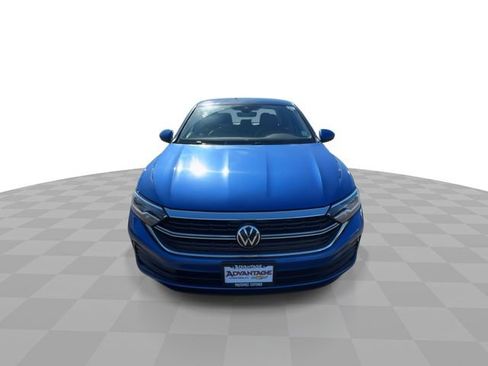 Used 2024 Volkswagen Jetta SE image 3