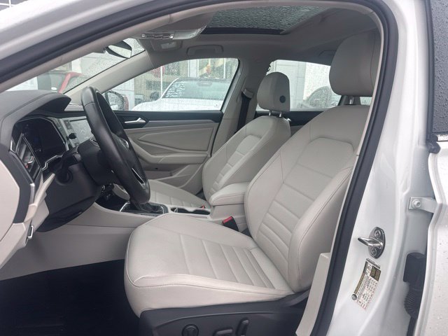 Used 2023 Volkswagen Jetta SE FWD image 9