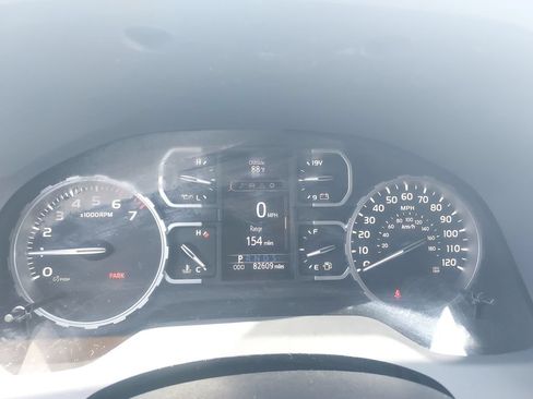 Used 2019 Toyota Tundra SR5 w/ SR5 Upgrade Package AWD/4WD image 12